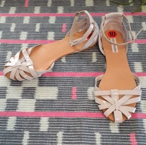 Steve Madden Grey Patent Leather Sandals - Size 10